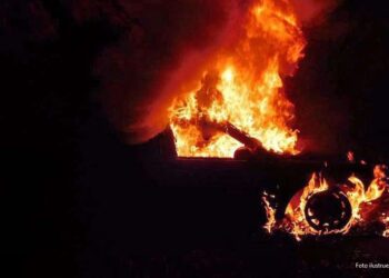 Kosovari ankohet si i janë djegur veturat me targa të Serbisë