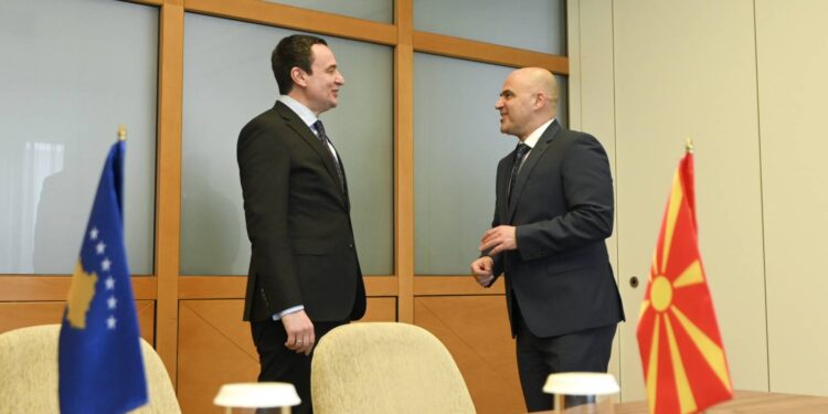 Kurti takohet me Kovaçevskin, flasin për përmirësimin e efikasitetit të pikave kufitare