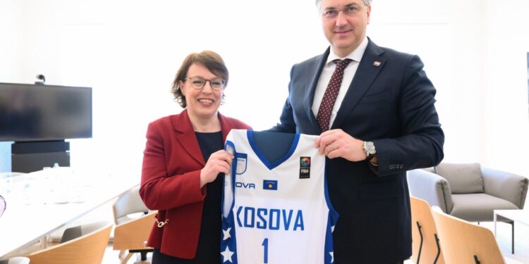 Plenkoviq: I ofrova mbështetje të plotë Kosovës për rrugën e saj evropiane