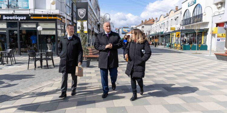 Szunyog viziton Kllokotin e Vitinë, me kryetarët flet për problemet urgjente në këto komuna