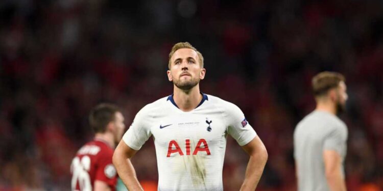Tottenham cakton çmimin e Kane
