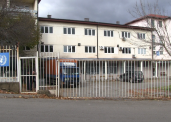 Mbishkrimet ‘Albin Zajednica’ në Gjykatën e Mitrovicës, policia inicion rast