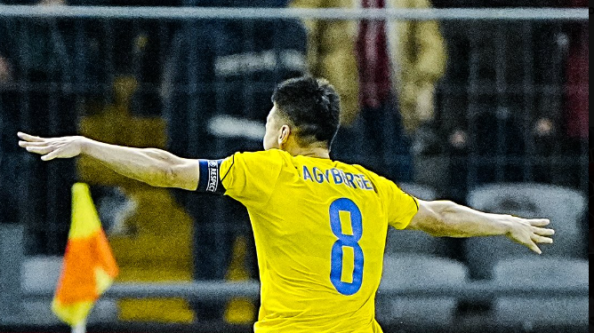 Kazakistani në 16 minuta përmbys Danimarkën nga 0:2 në 3:2