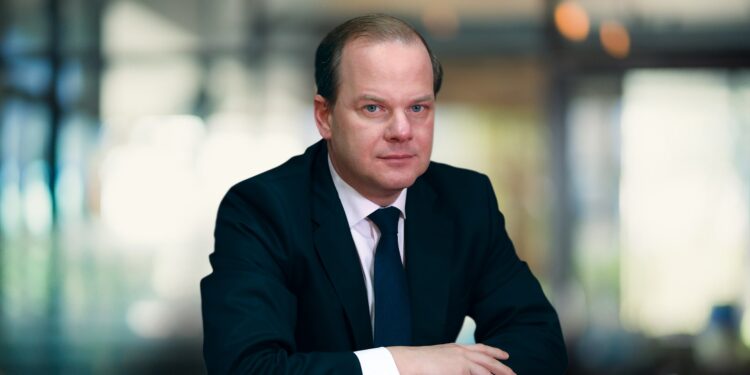 Dorëhiqet ministri grek i transportit pas aksidentit fatal të trenave