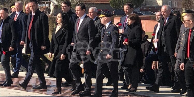 Krerët shtetërorë pas homazheve shkojnë te kulla e Jasharajve