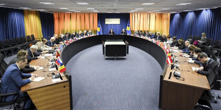 Kurti në takim me ambasadorët: Në Ohër ishim konstruktiv, pala tjetër refuzoi nënshkrimin