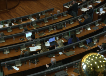 Përplasjet politike për dialogun