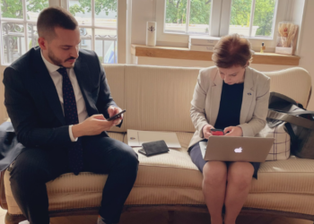 Jakupi demanton dhe i reagon ashpër mediave që raportuan se u pa në një klub striptizi