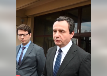 Kurti viziton një biznes në Gjilan, thotë se e ndihmoi “Superpuna”