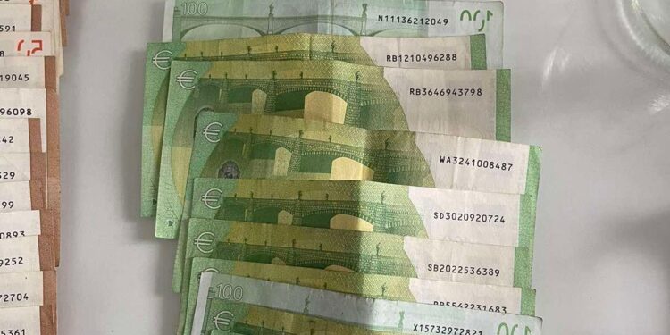 Arrestohet një person në Gjilan, Policia sekuestron rreth 3 mijë euro të falsifikuara