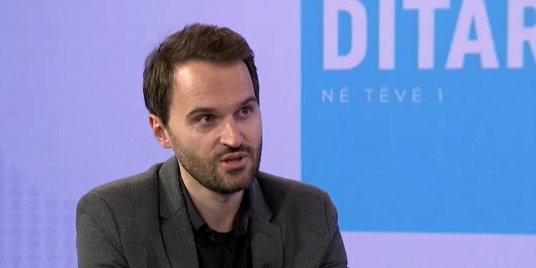 Krasniqi: Kurti pranoi Asociacionin, po bën lojë me opinionin publik