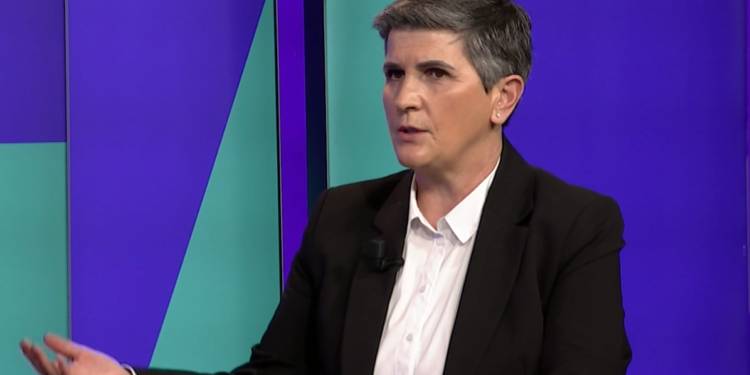 Bala sqaron rastin e punësimit të gruas së frizerit në Ministrinë e Drejtësisë