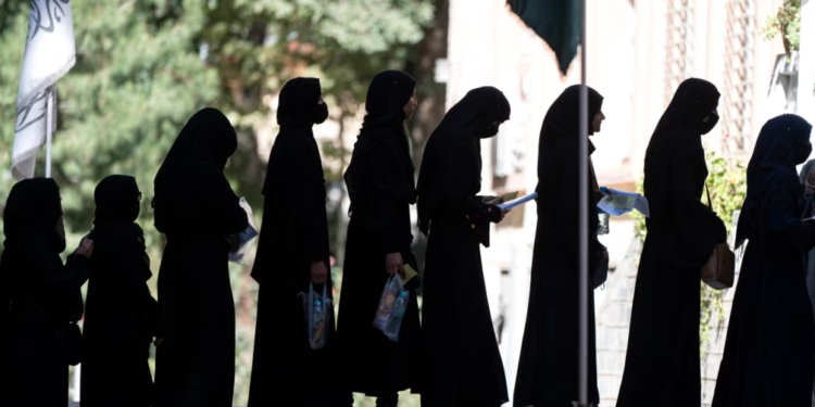 Ndalimi i shkollimit i vajzave dhe grave afgane, diskriminim brutal