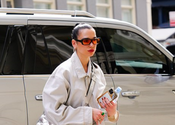 Dua Lipa shihet e vetme në New York pak ditë pas konfirmimit të lidhjes së re