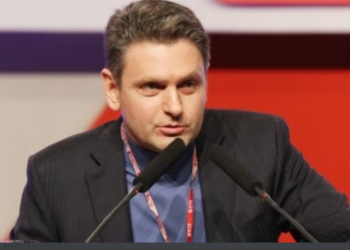 Ish-deputeti bullgar i akuzuar për spiunim, zgjidhet shef i grupit të mbështetur nga Moska