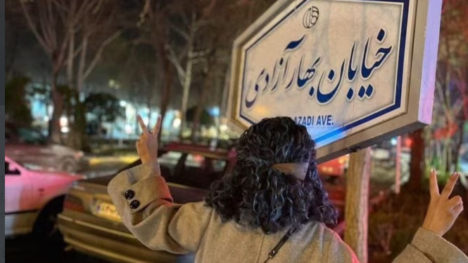 Qeveria iraniane merr masa të reja për zbatimin e ligjit për mbulesën e kokës