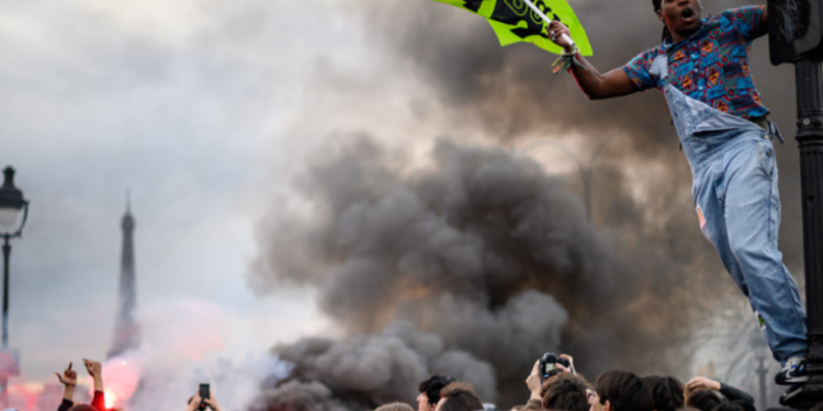 Mbi 200 të arrestuar në protestat në Francë