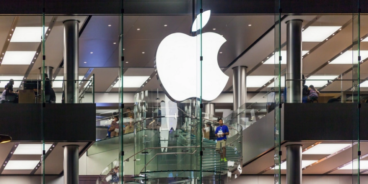 Apple përballet me një valë të re dorëheqjesh