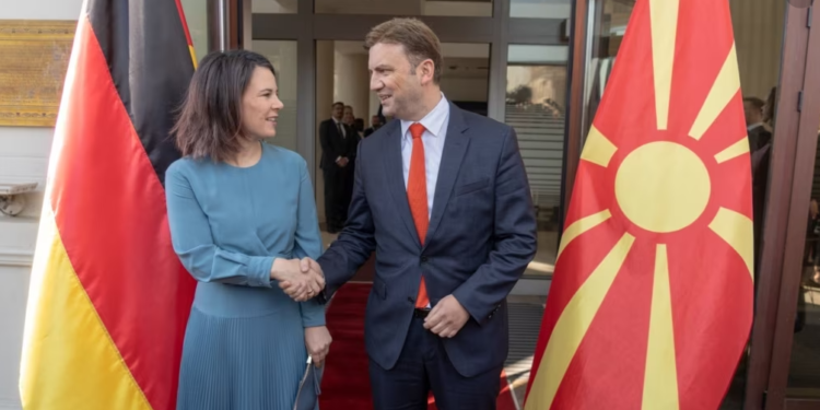 Baerbock në Shkup: BE-ja nuk do t’ju lërë në baltë