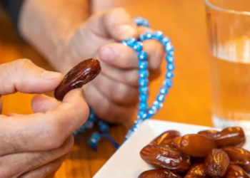 Sa ujë duhet t’i pini nga iftari deri në syfyr?