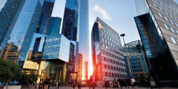 Bastisen bankat në Paris, dyshime për evazion fiskal deri në 100 miliardë euro