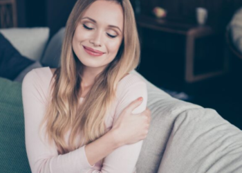 Katër pyetje që duhet t’i bëni vetes çdo ditë për t’u ndjerë më mirë