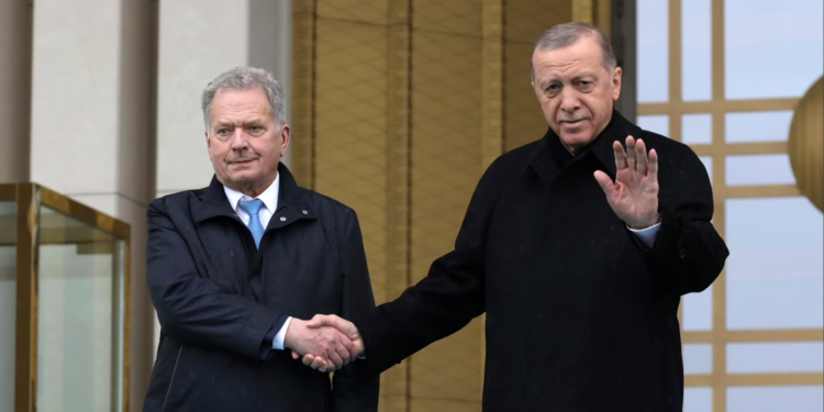 Turqia ratifikon aplikimin e Finlandës për anëtarësim në NATO