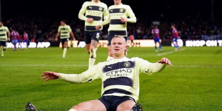 Manchester City fiton me vështirësi në udhëtim, por e ndjek hap pas hapi Arsenalin!