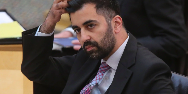 Humza Yousaf – kryeministri i parë me ngjyrë dhe i pari mysliman në Skoci