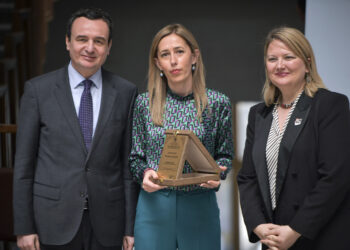 Kurti uron 7 Marsin, thotë se angazhimi për edukim dhe beteja për liri kanë qenë gjithmonë bashkë