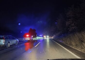 Katër persona të lënduar në një aksident në Prizren, dy nga ta policë