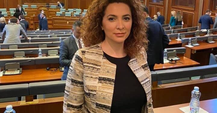 Konjufca i propozon administratës të mos i jap meditje deputetes Albena Reshitaj