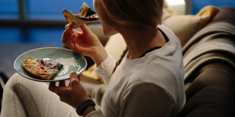 Uria në mes të natës – arsyet shëndetësore pse ndodh