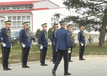 Fillon manifestimi i rreshtimit të kuadrateve të FSK-së