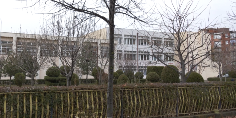 Më shumë se dy muaj pa paga