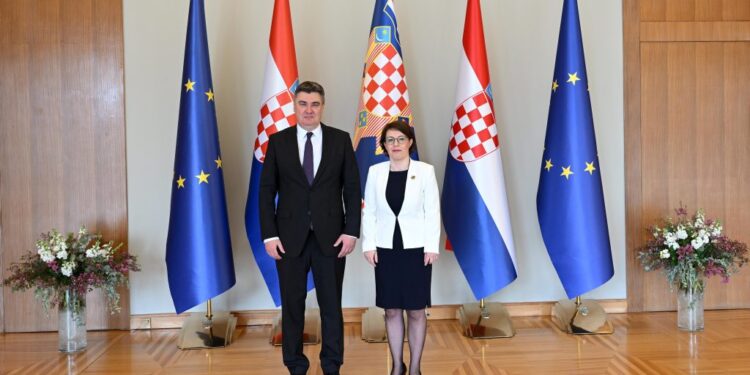 Presidenti kroat: Presim që të gjitha shtetet anëtare të BE-së ta njohin Pavarësinë e Kosovës