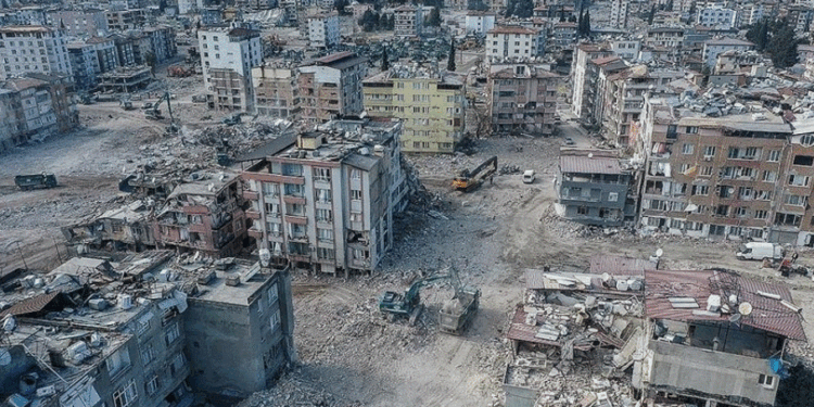 Numri i të vdekurve nga tërmeti në Turqi arrin afër 49 mijë