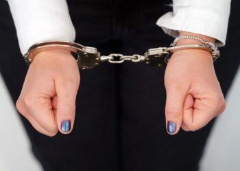 Fushë-Kosovë, arrestohet një grua pasi ka rrahur bashkëshortin e saj