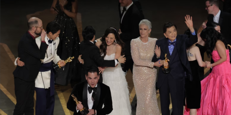 ​ Filmi “Everything Everywhere All at Once” fiton më së shumti çmime Oscar