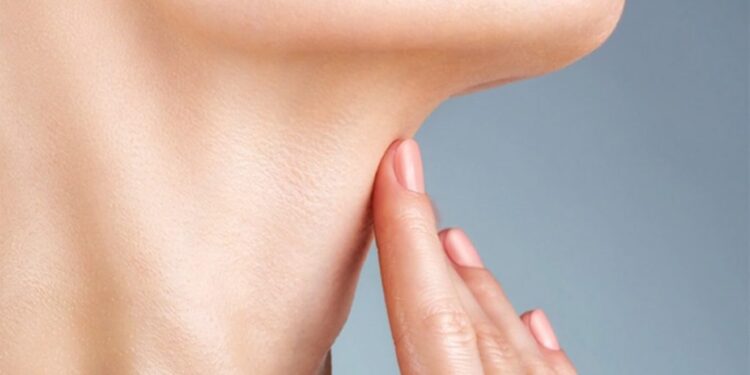 Gusha e dhjamosur – hapat dhe ushqimet e duhura për ta shmangur