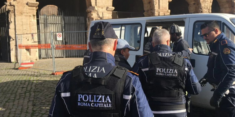 Arrestohet mafiozi italian që bashkëpunoi me këngëtaren shqiptare