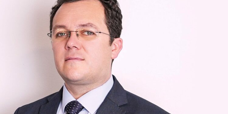 Arianit Jakupi rikthehet në krye të Odës së Farmacistëve