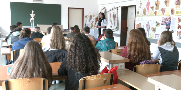 Mësimi kabinetik në shkollën “Asim Vokshi”