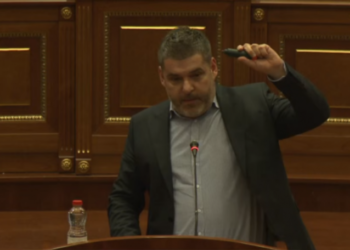 Kastrati: E kam një gaz lotsjellës me veti, do ta gjuaj në fund