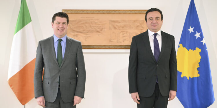 Kurti takohet me ambasadorin irlandez, diskutojnë për marrëveshjen me Serbinë