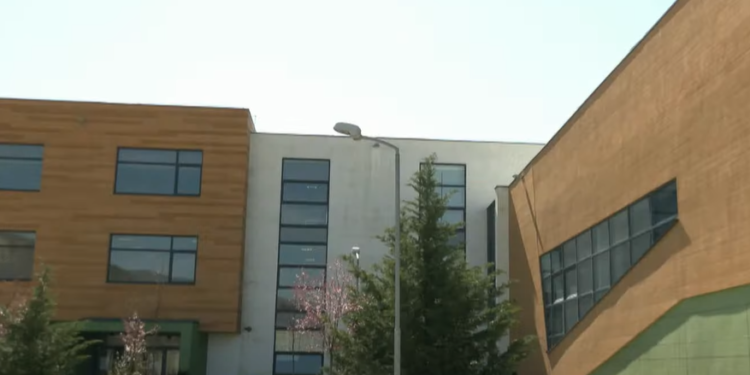 Mitrovica bëhet edhe me një kolegj publik