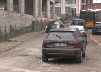 Rruga ‘’Muharrem Fejza’’, rrezik për këmbësorë