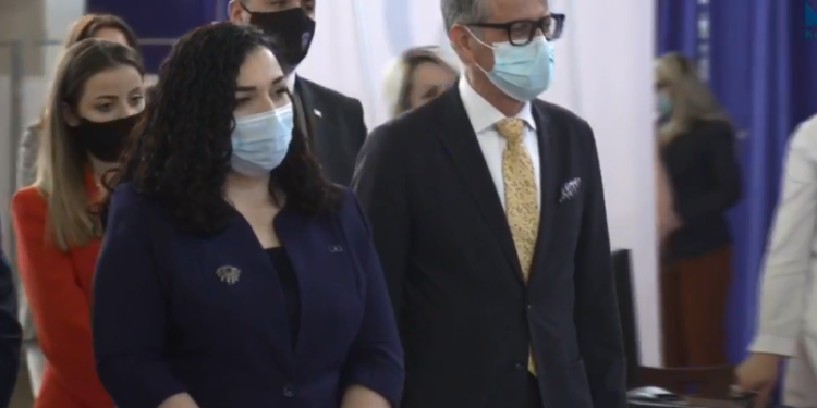 Osmani dhe Vitia vizitojnë sot Klinikën e Gjinekologjisë