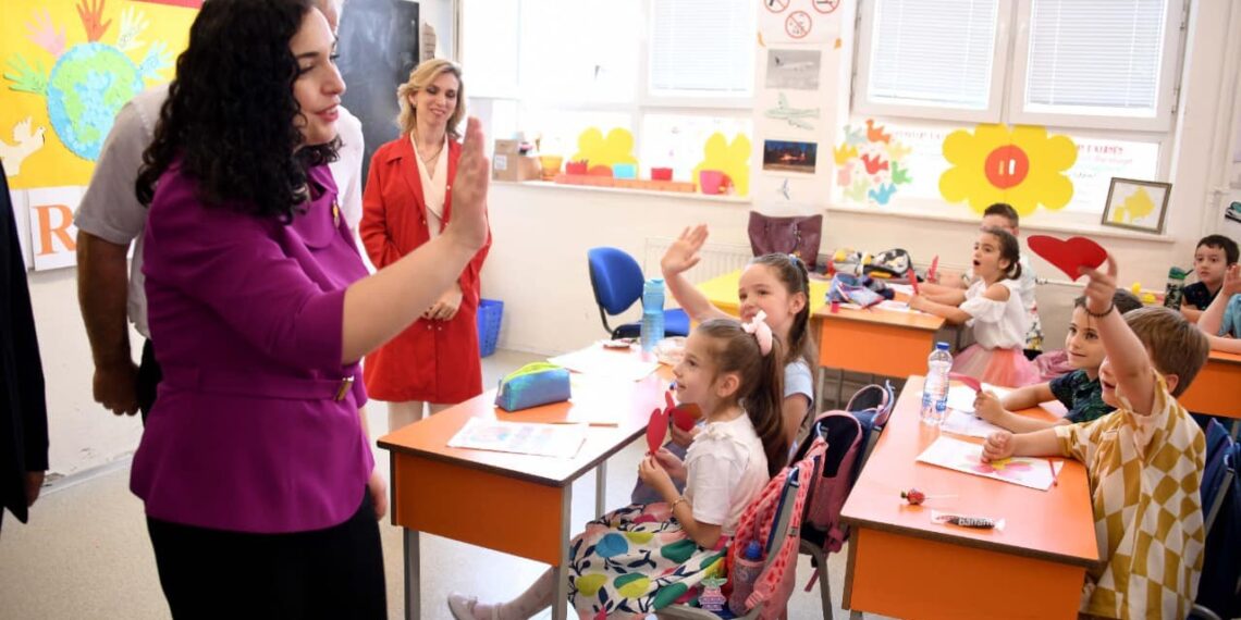 Osmani uron 7 Marsin: Arsimi cilësor është bazamenti i një shteti dhe shoqërie të suksesshme