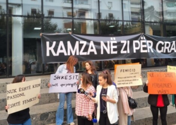 Protestë në Tiranë pas vrasjes së tri grave brenda një dite